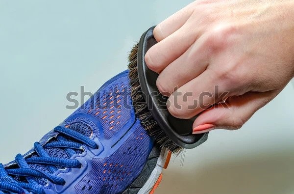 how to wash running shoes by hand-min